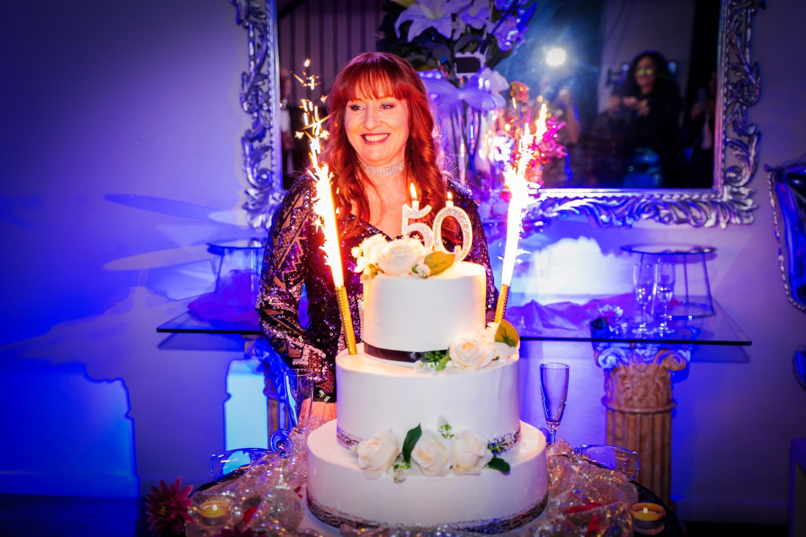 Taglio della torta dei 50 anni con fontane luminose